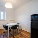 In For 4 Guests Wi-fi, Washing Machine, And Ac